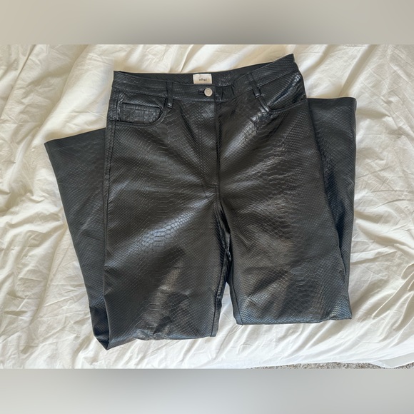10 Wilfred Aritzia Melina, python high Rise straight pants, faux black leather - Picture 4 of 8